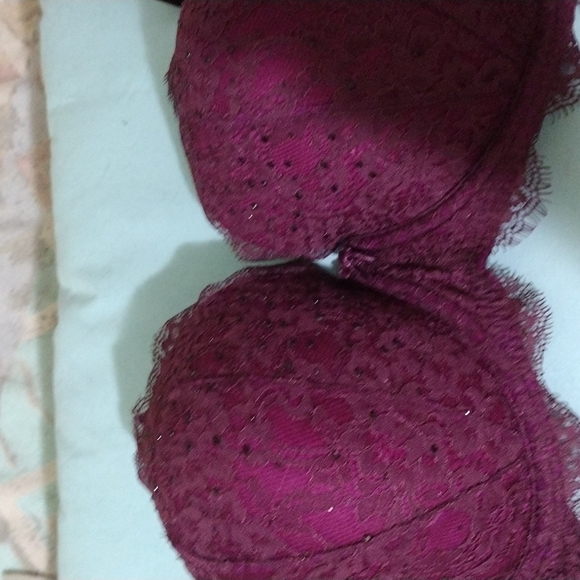 Victoria secret bra and panty set. - Picture 2 of 5